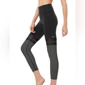 Alo 7/8 player leggings - mesh thigh panel - black / charcoal heather - size XS